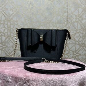 Elegant Black Crossbody Bag with Bow Accent